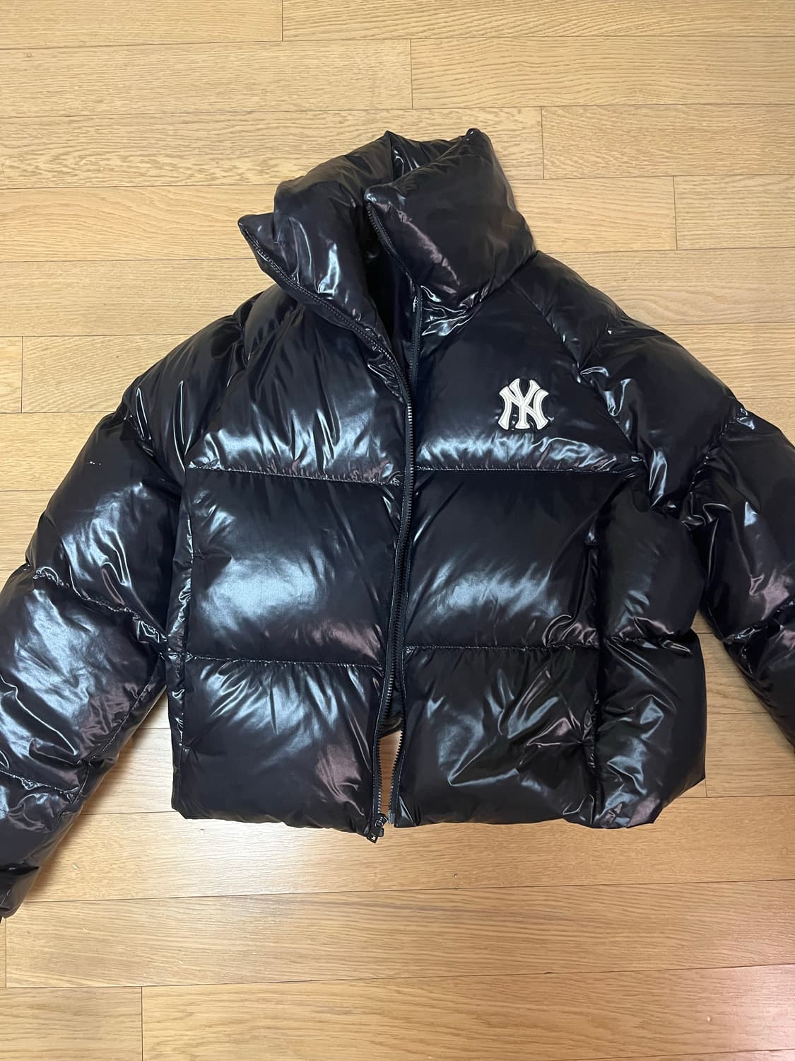 mlb 유광 커브 크롭 패딩 상품이미지1