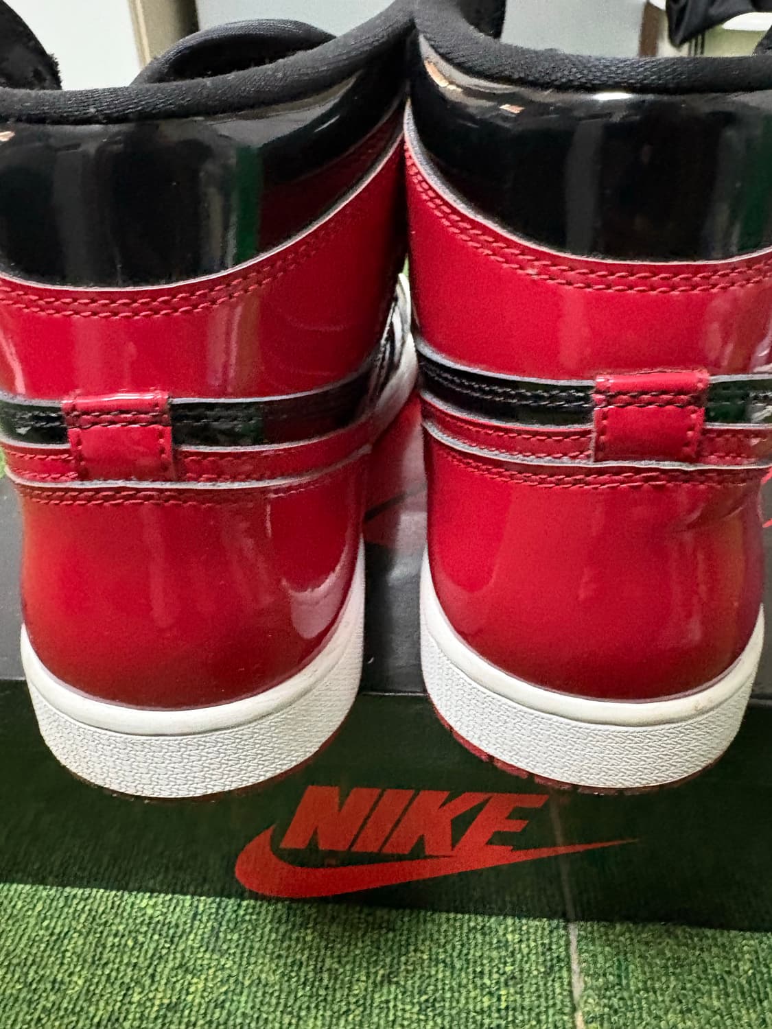 (275) 나이키 에어조던1 하이 브레드 페이던트 상품이미지3