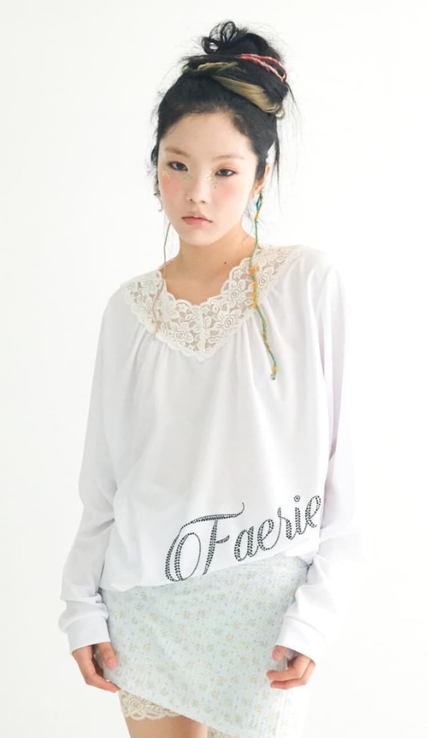 구해요) 샵페어리 레이스 브이넥 셔링탑 색상 상관X 상품이미지1