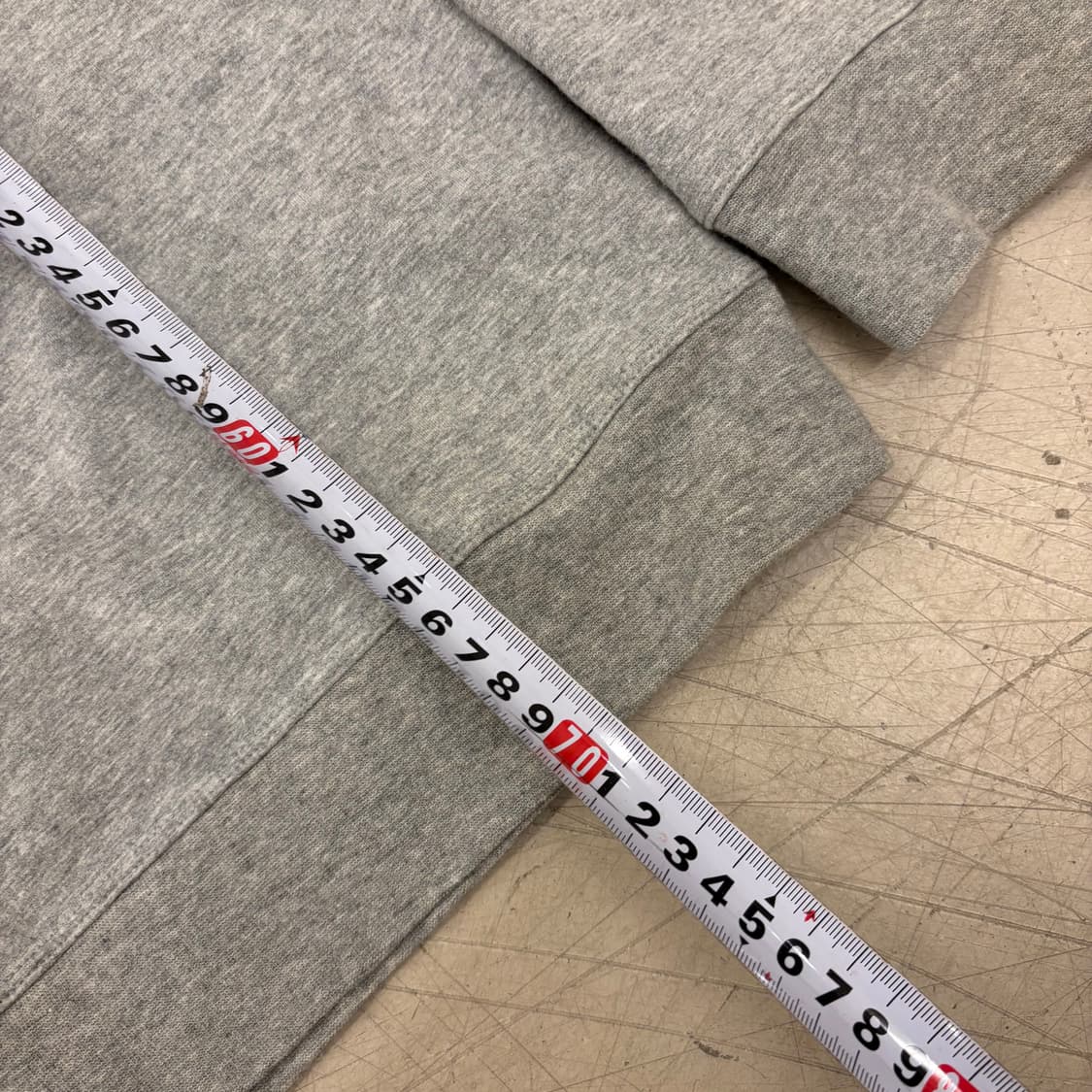 나이키 센터 스우시 그레이 맨투맨 상품이미지4