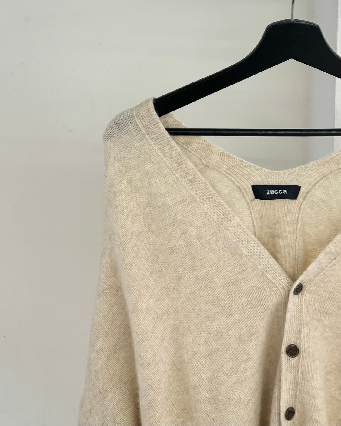 주카 아이보리 케시미어 혼방 브이넥 가디건 상품이미지3