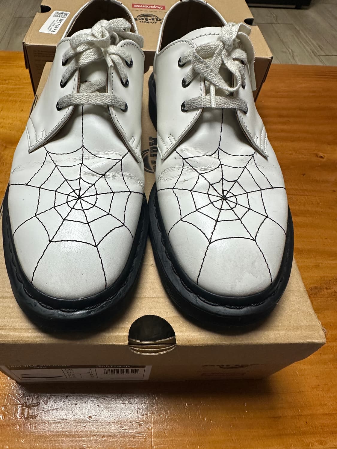 닥터마틴 x 슈프림 스파이더웹 3-아이 슈 화이트 uk7 상품이미지1