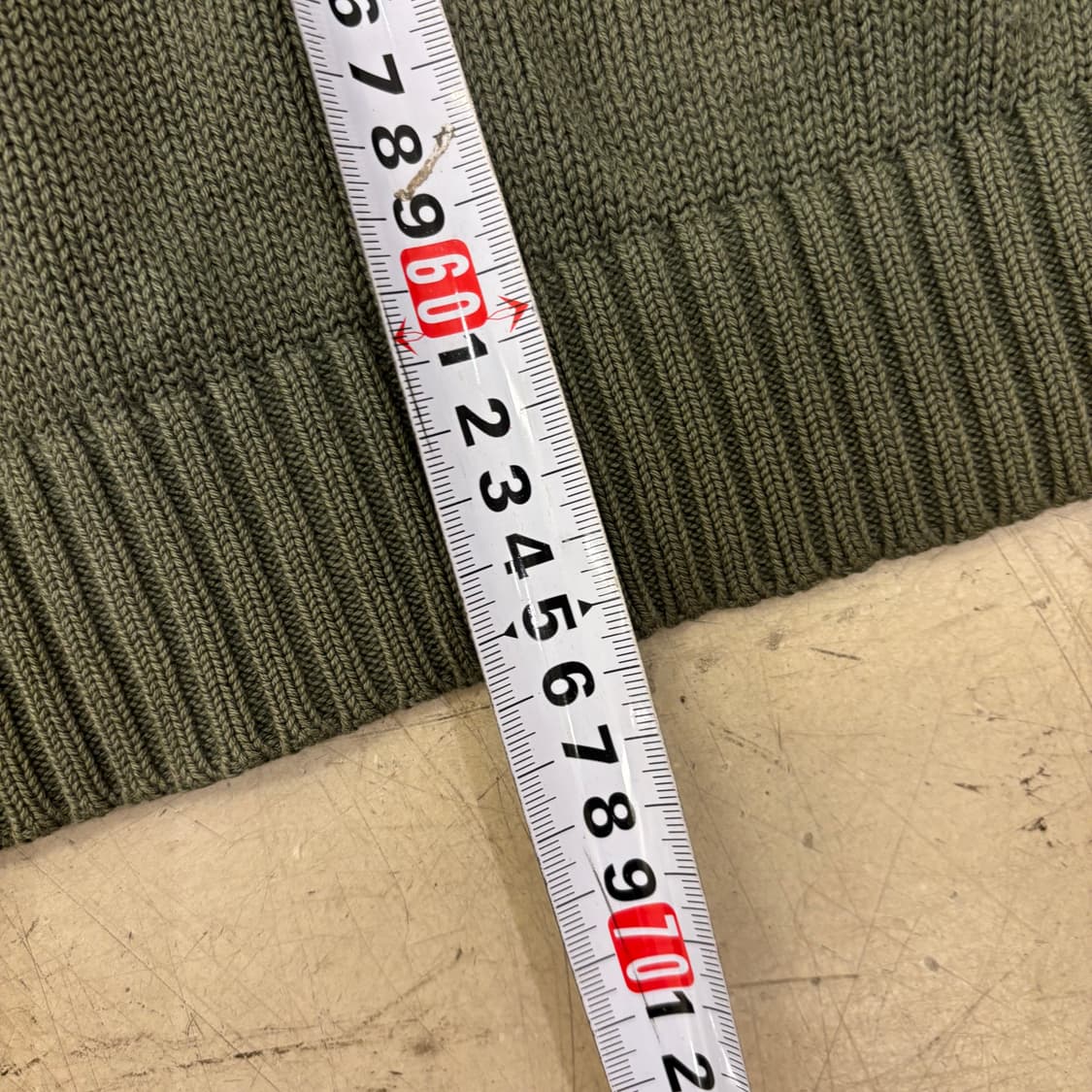 Lee 스몰로고 브이넥 니트 상품이미지4