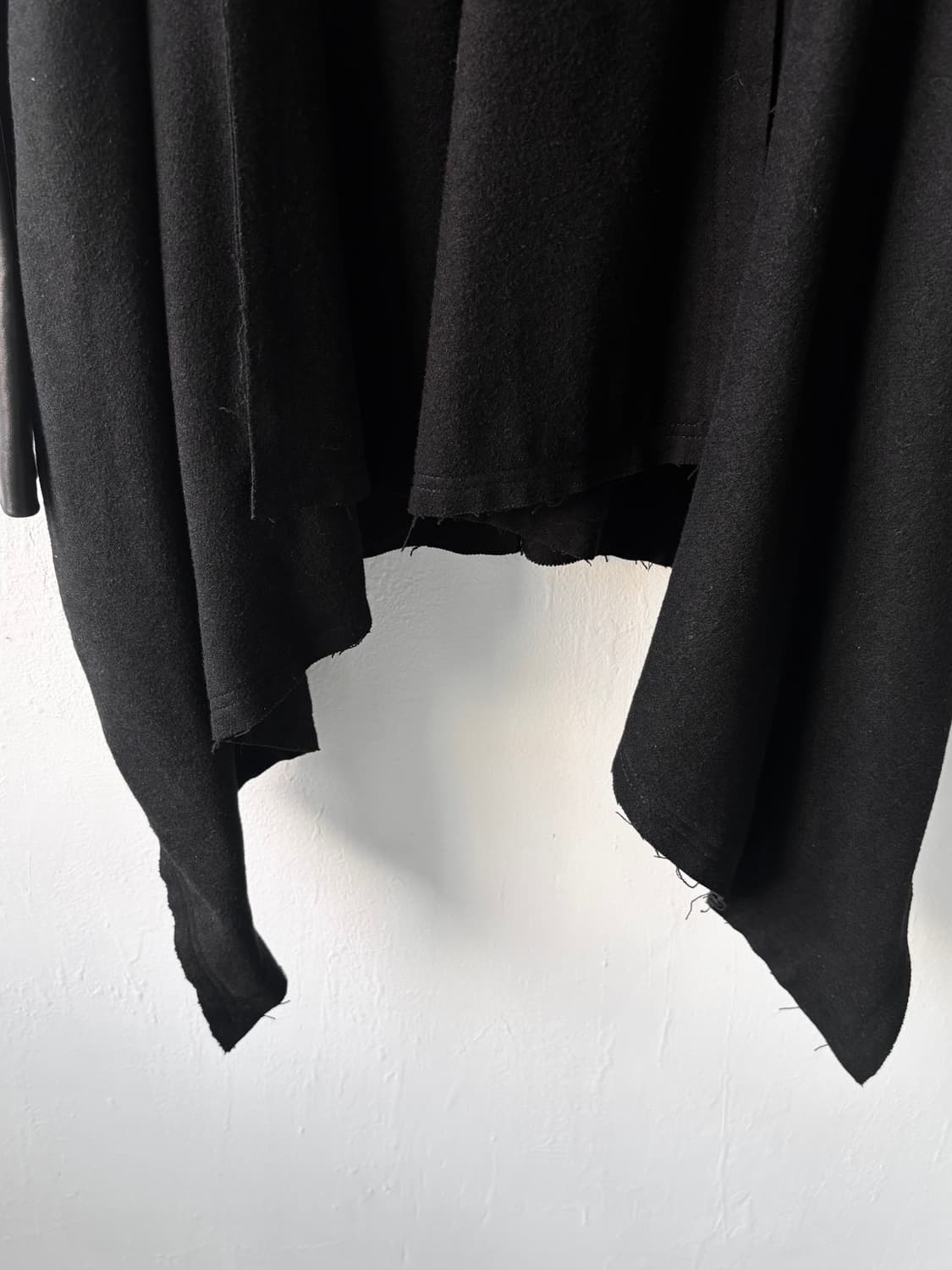 헬무트랭 레더 암 비대칭 코트  상품이미지3