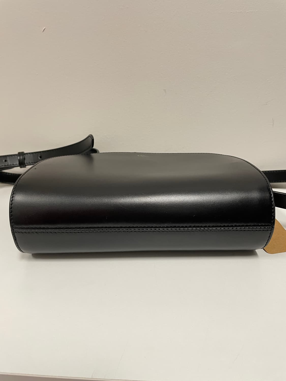 A.P.C 하프 문 미니 크로스백 상품이미지6