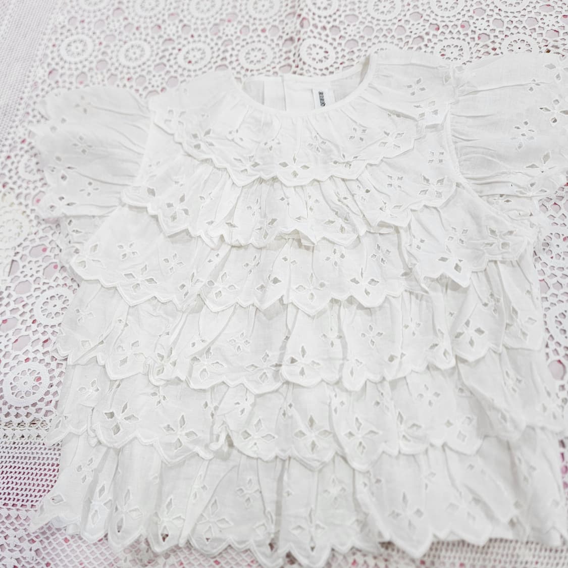 코튼 린넨 펀칭 프릴 블라우스 상품이미지7