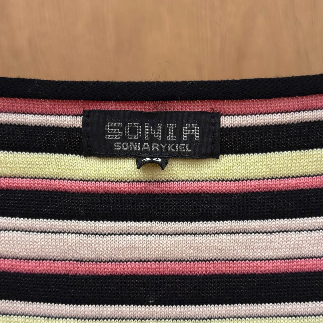 소니아 리키엘 스트라이프 패턴 긴팔 니트 프릴 밑단 디테일 블랙 배색 상품이미지7