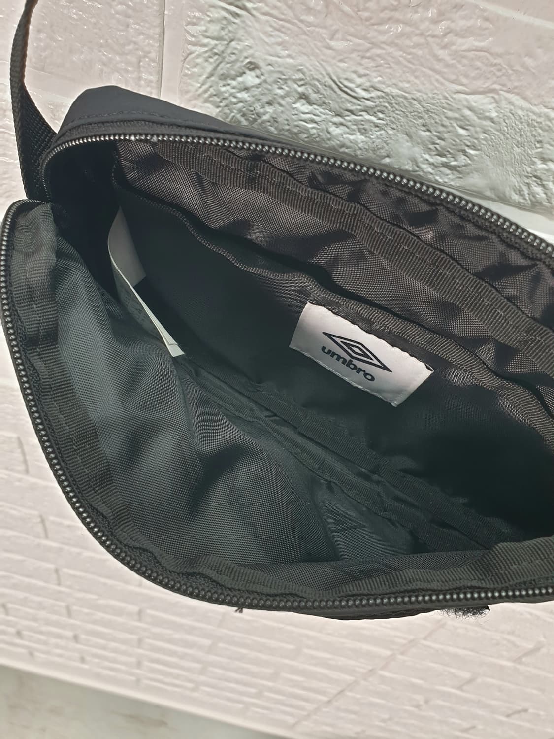 엄브로 미니 크로스백 상품이미지7