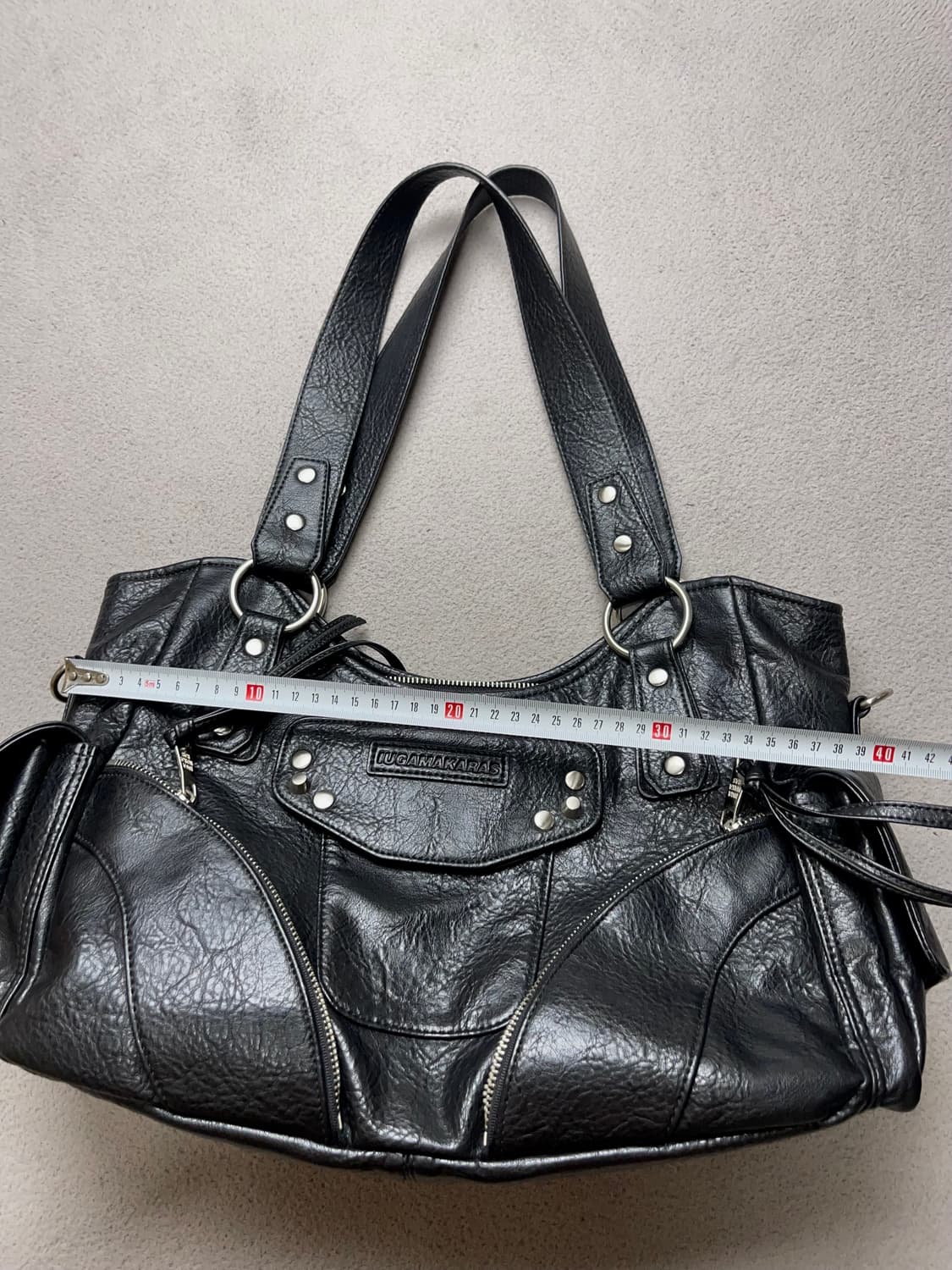 이우가마카라스 스터드 숄더백 블랙 상품이미지3