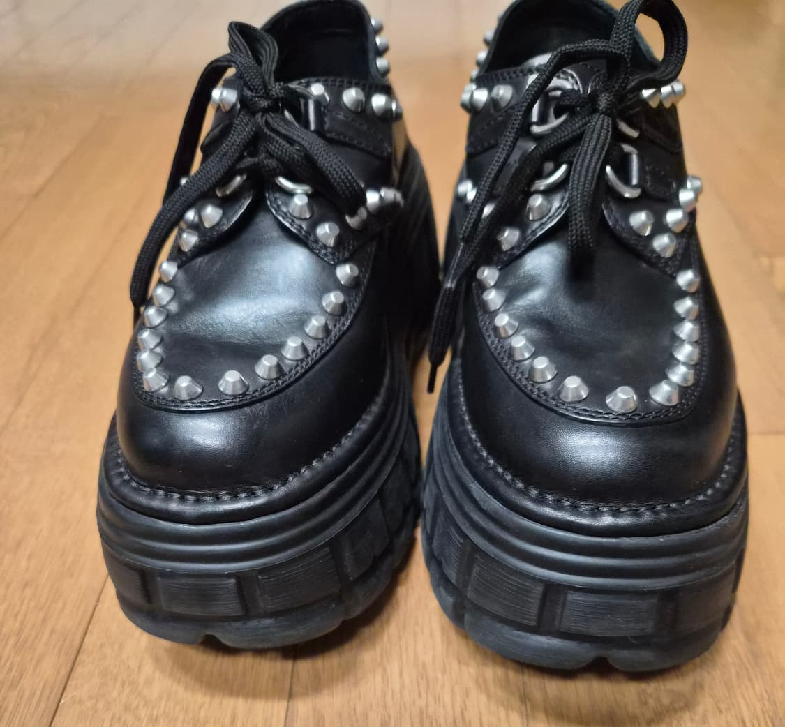 (정품) 미우미우 레더 스터드 로퍼 35.5 (명품 더비슈즈 신발 구두) 상품이미지3