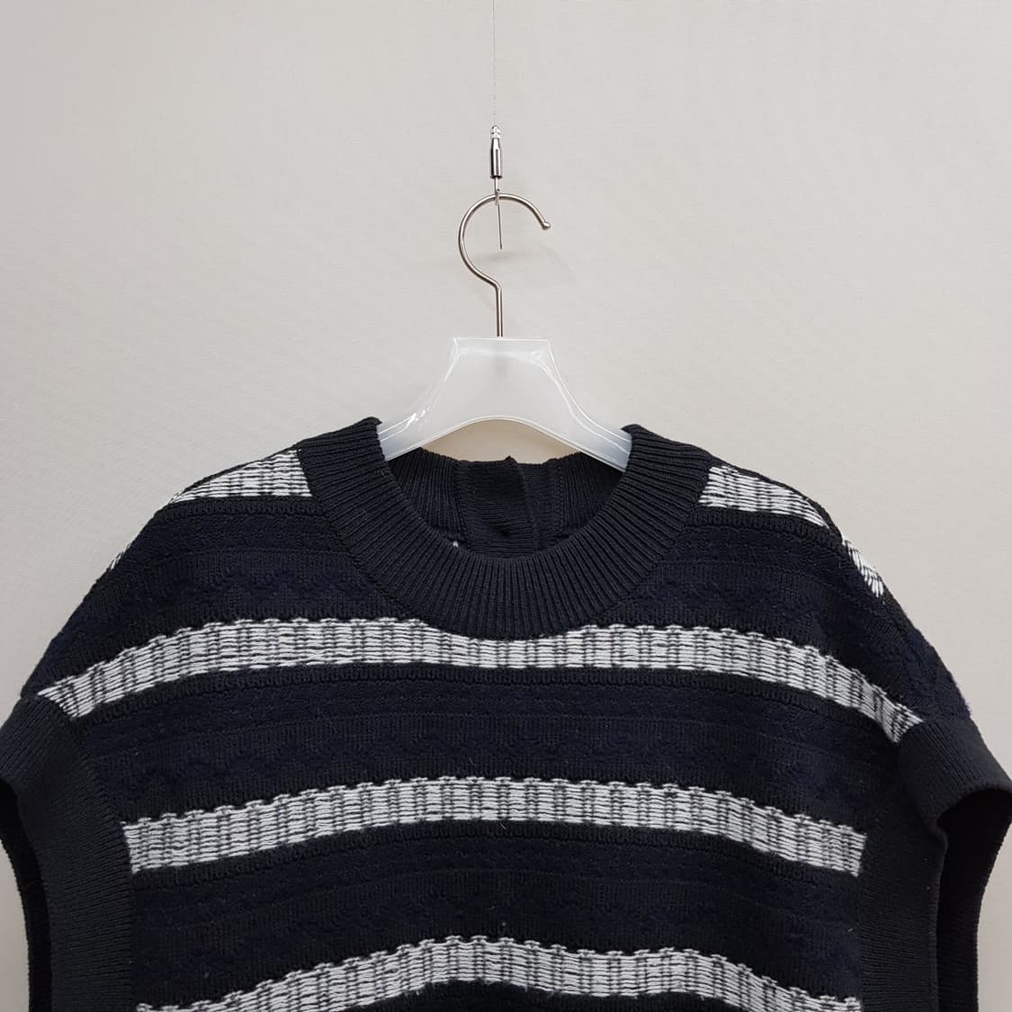 한섬 시스템 2022 스트라이프 니트 베스트  F사이즈 상품이미지3