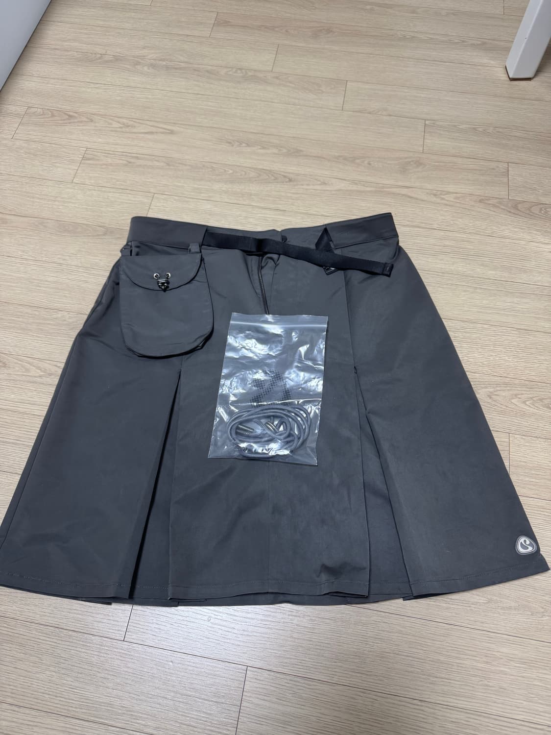 코이세이오 스마트어반유즈풀 디 포켓 나일론 스커트 웜 그레이 2사이즈 상품이미지4