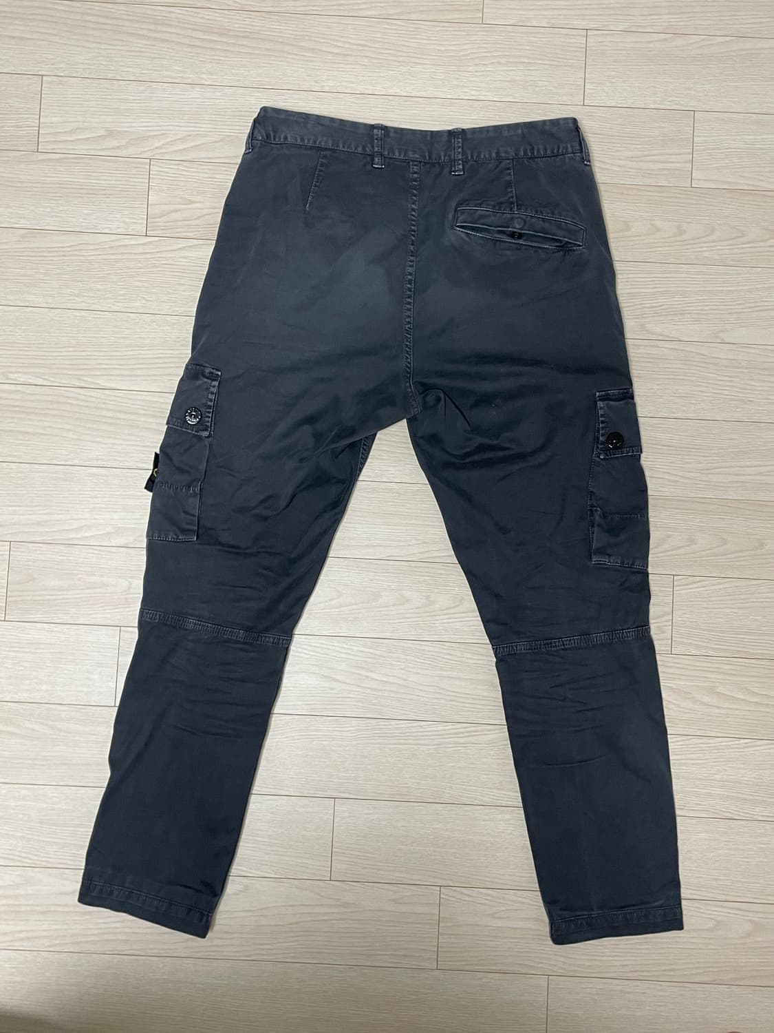 [ 31 ] 22ss 스톤아일랜드 와펜패치 카고팬츠 차콜 상품이미지2