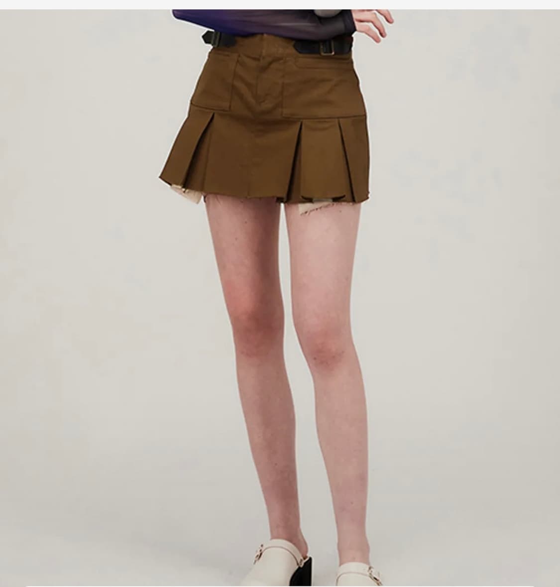 여성 키르시 22년도 로우 웨이스트 플리츠 스커트 [브라운] 상품이미지1