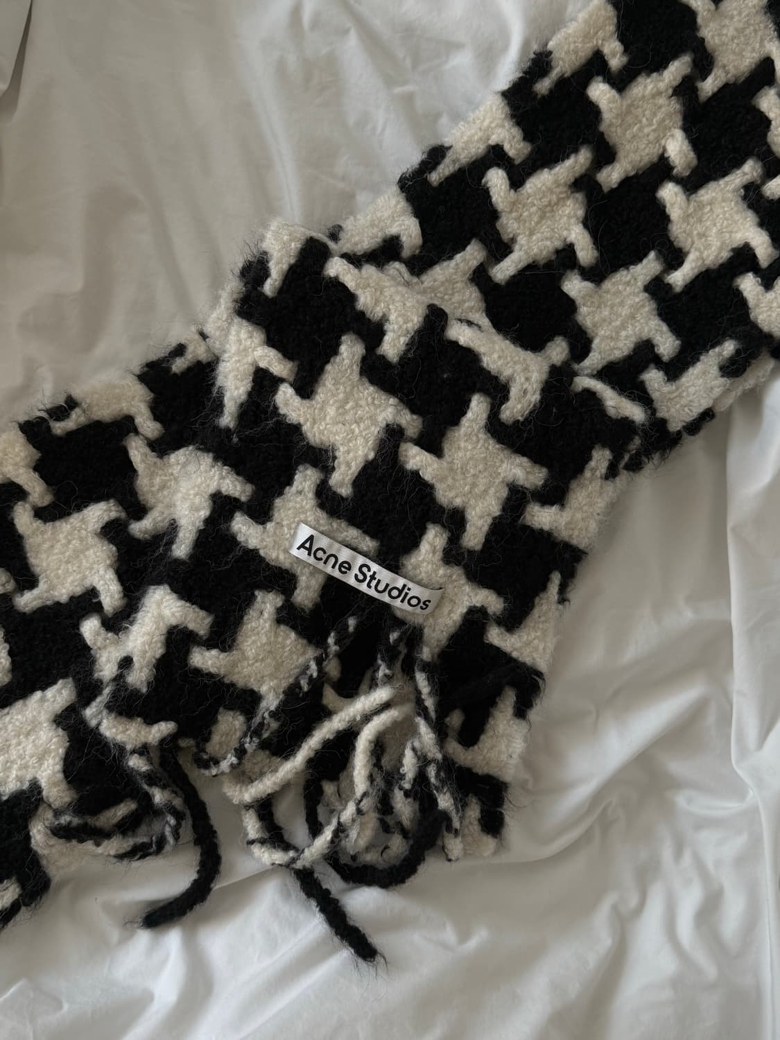 아크네스튜디오 머플러 상품이미지1