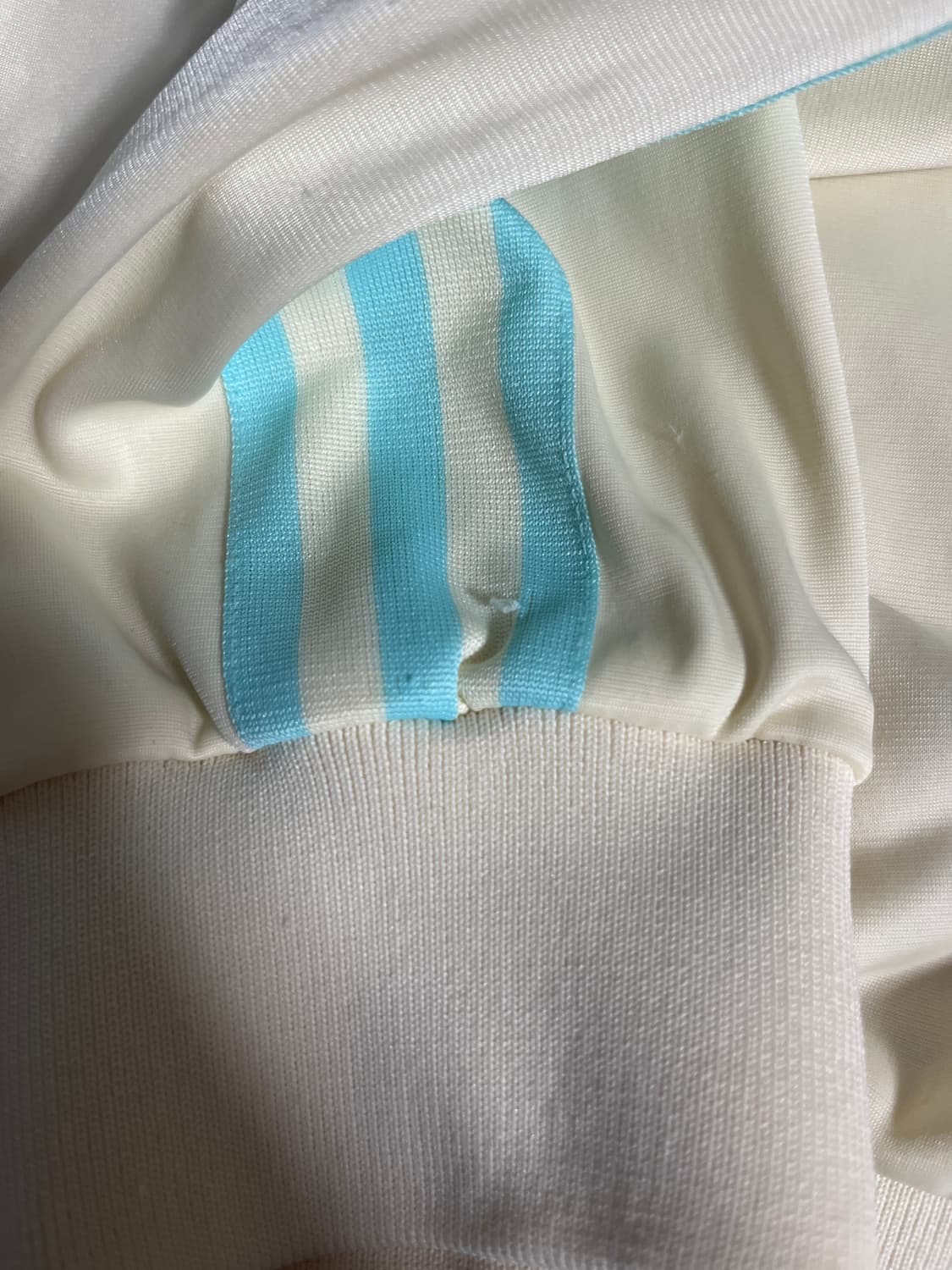 아디다스 크림 연하늘 져지 상품이미지4