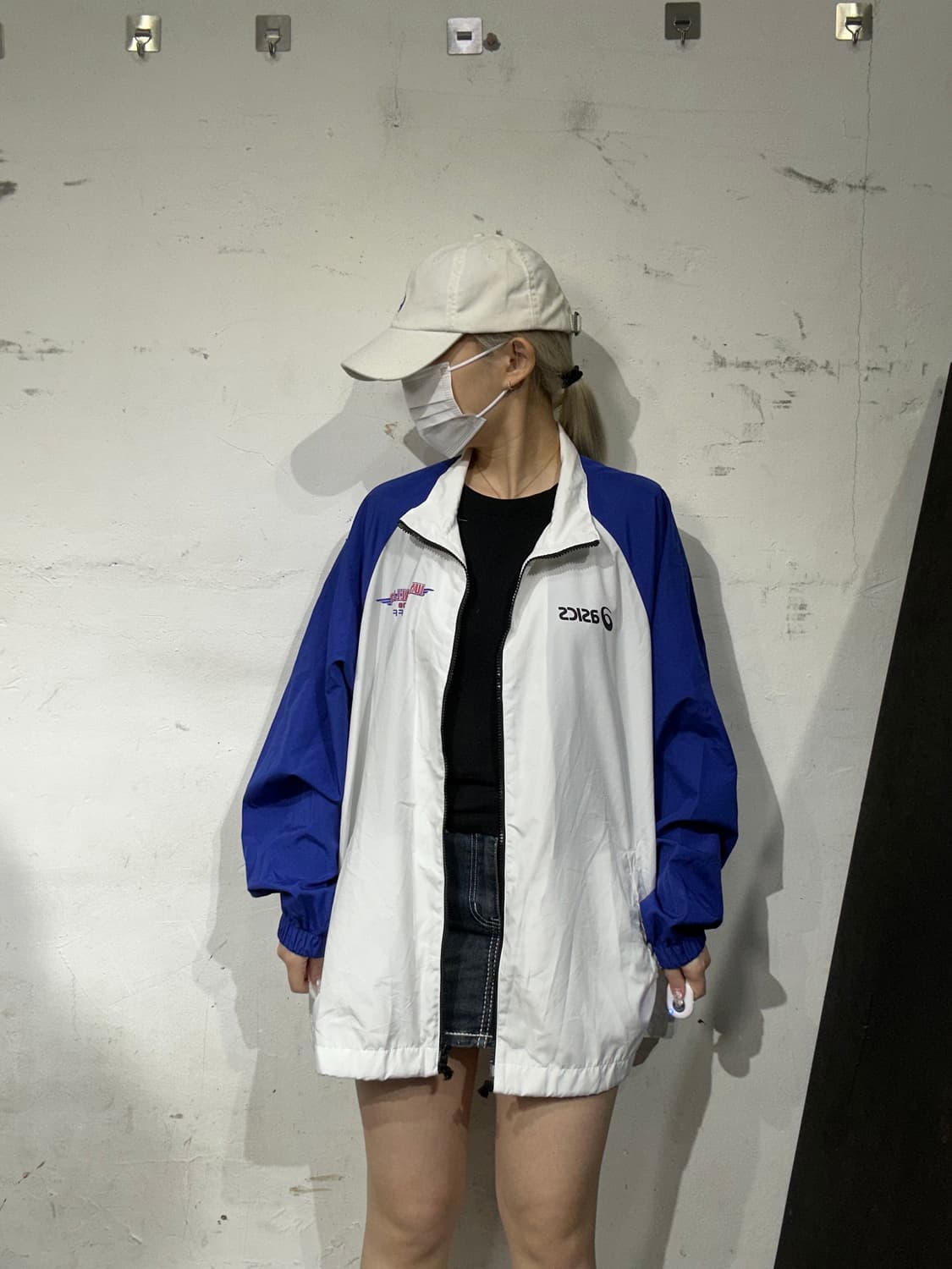 아식스 화이트 블루 오버핏 바람막이 자켓 L 상품이미지2