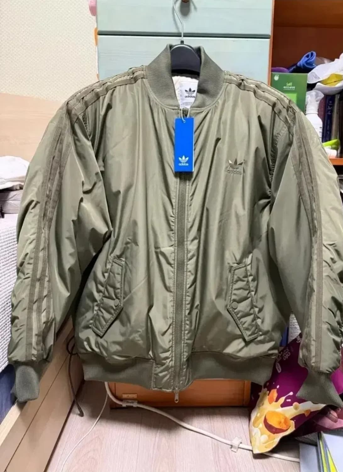 아디다스 봄버 자켓 카키 상품이미지1