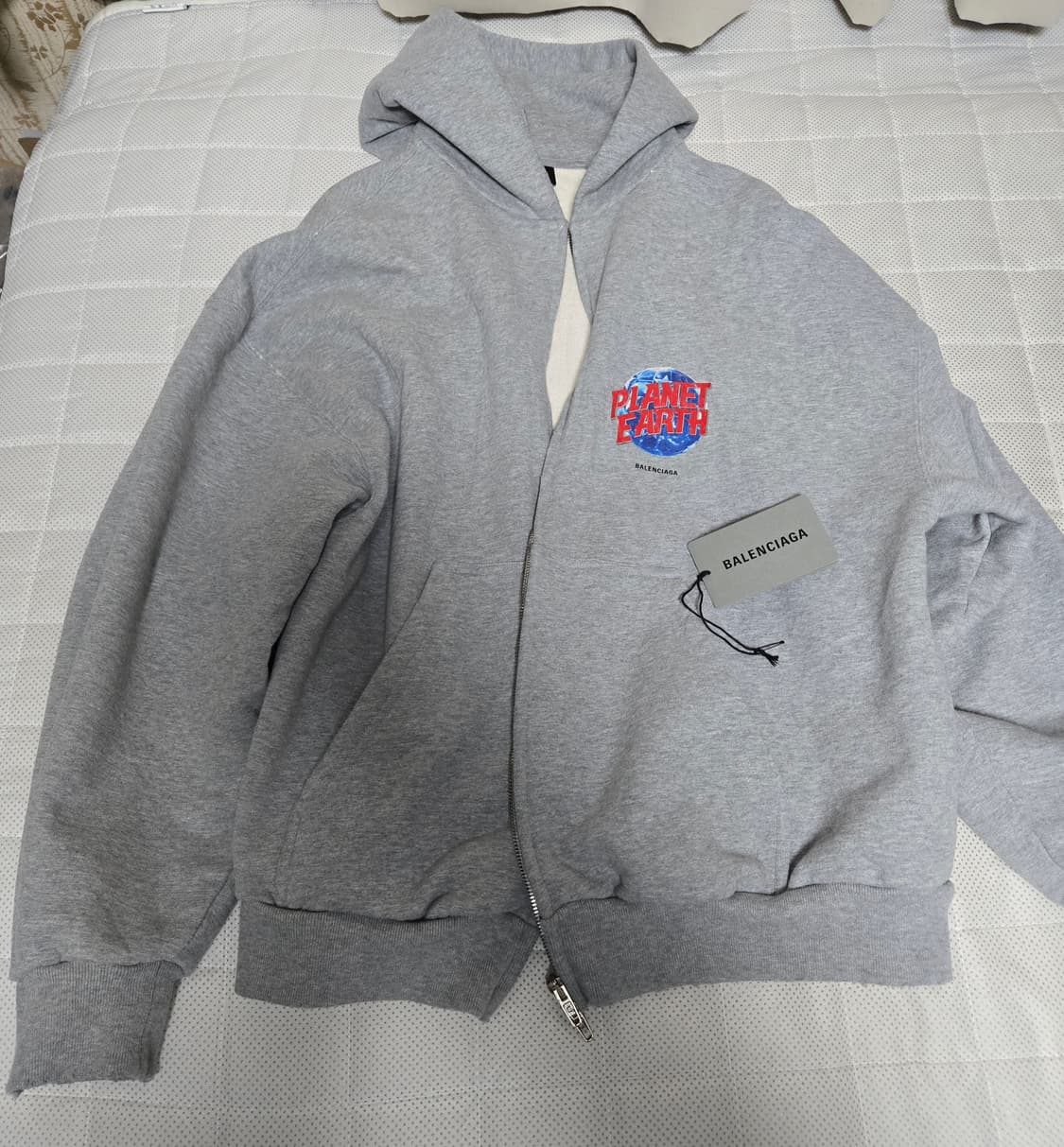 발렌시아가 플래닛어스 후드 집업 티셔츠 상품이미지7