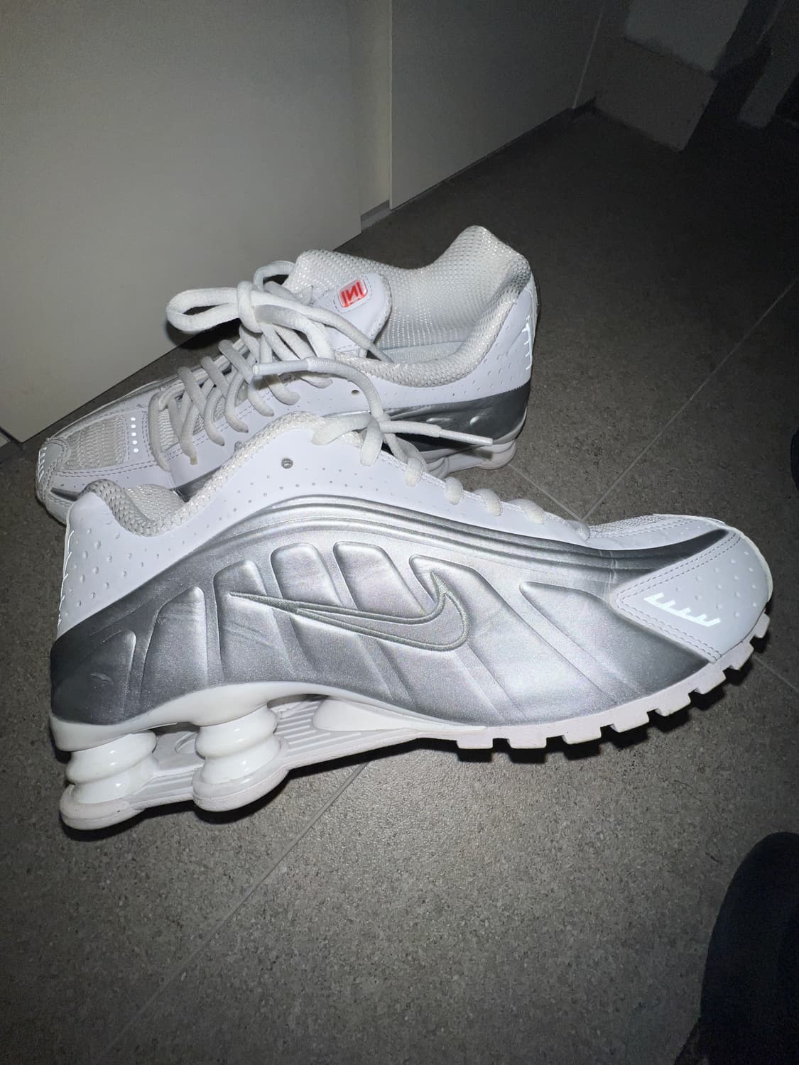 나이키 샥스 화이트 메탈릭 실버 상품이미지2