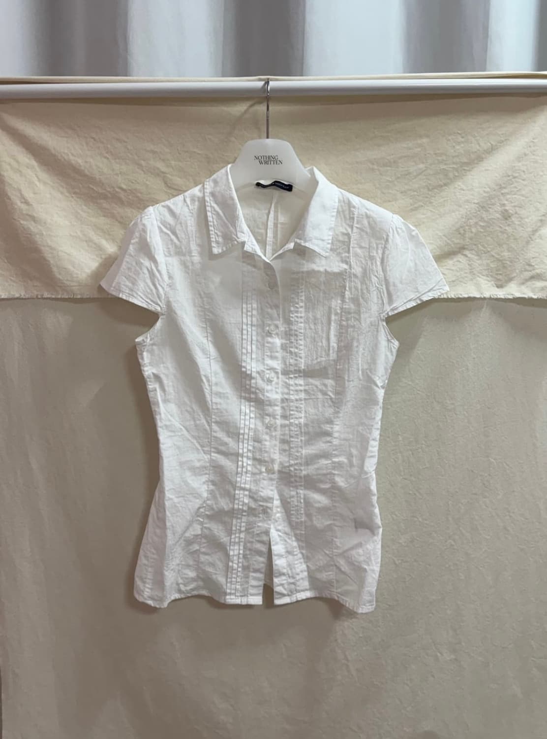 Brandy Melville 화이트 반팔 셔츠 (슬림핏) 상품이미지1