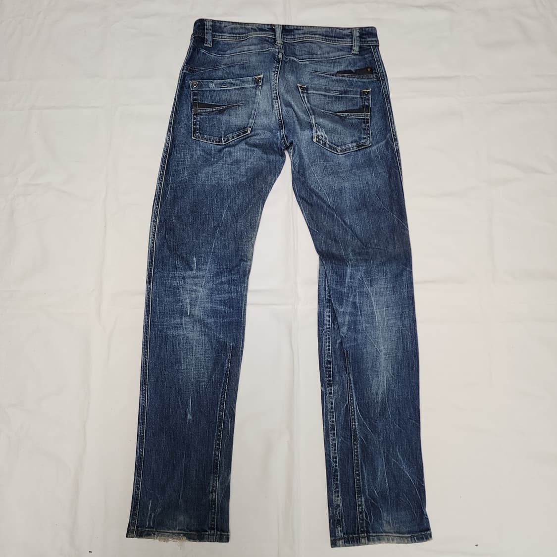 DIESEL DARRON 디젤 워시드 테이퍼드 데님팬츠 상품이미지2