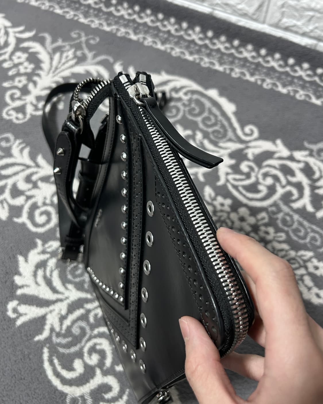 디젤 아일렛 스터드 버클 숄더백 상품이미지4