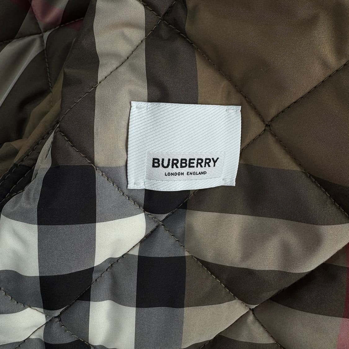 버버리 타이팅 다이아몬트 퀼팅 코트 상품이미지7