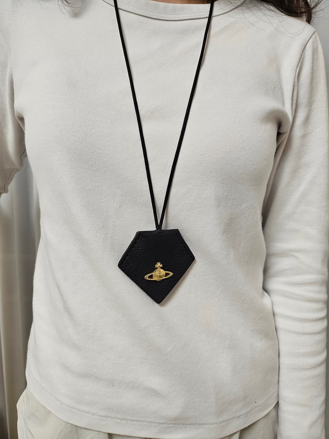 비비안웨스트우드 블랙 가죽 목걸이 키링 상품이미지2