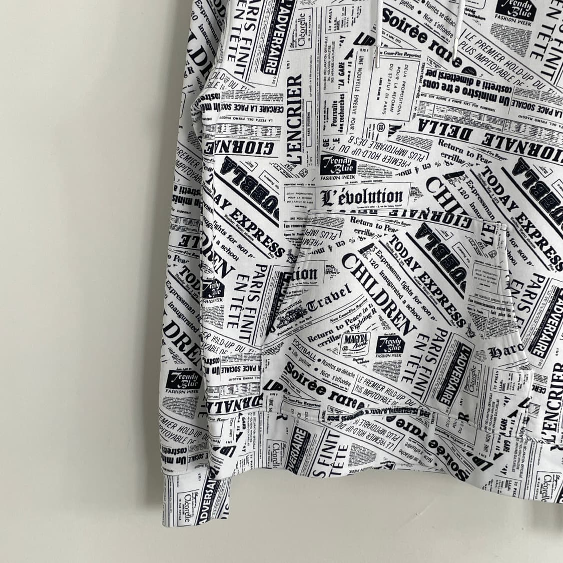 산드로 옴므 뉴스페이퍼 후드 상품이미지5