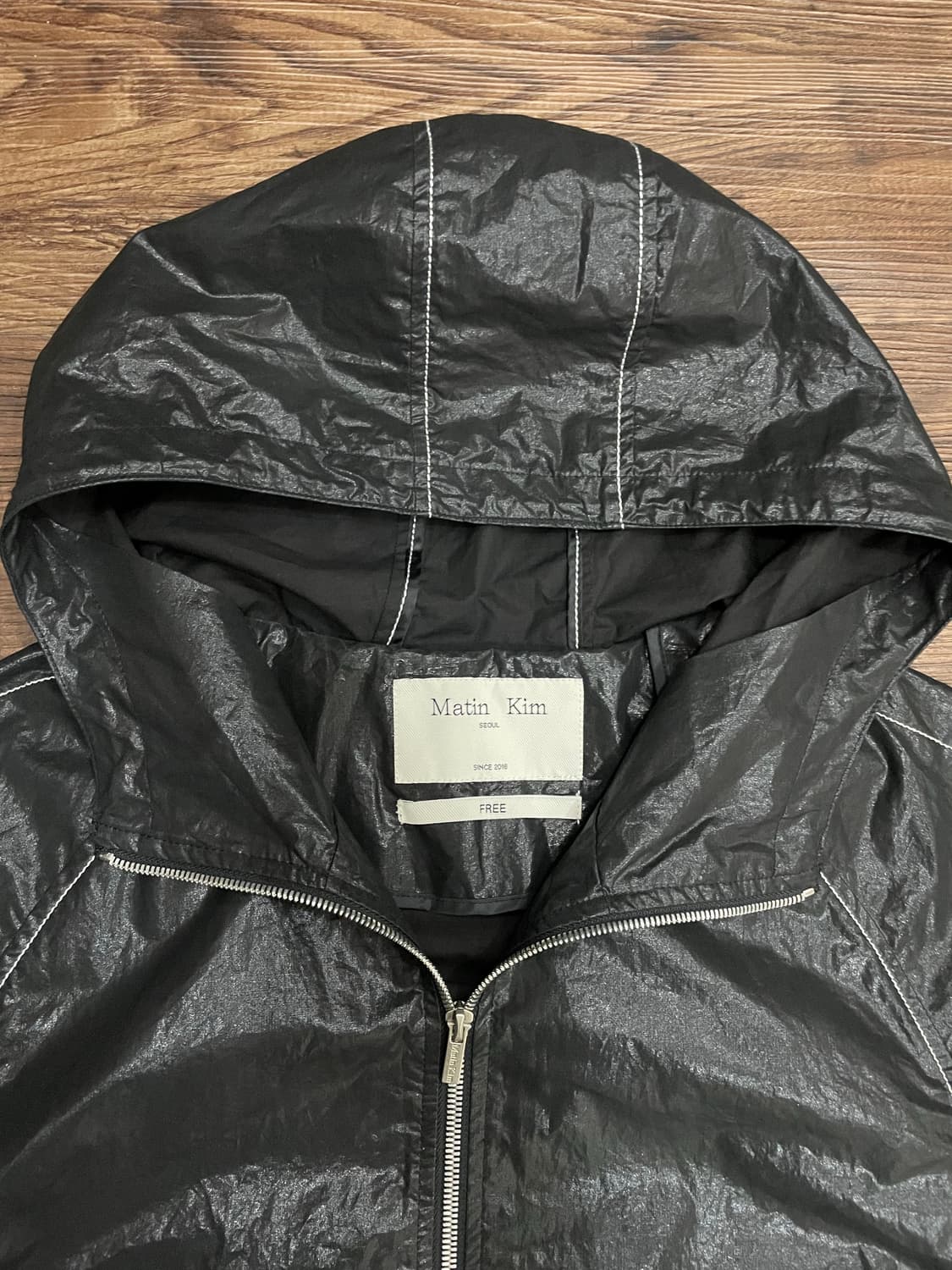 마뗑킴 마뗑 크롭 후디 코팅 점퍼 블랙 상품이미지3