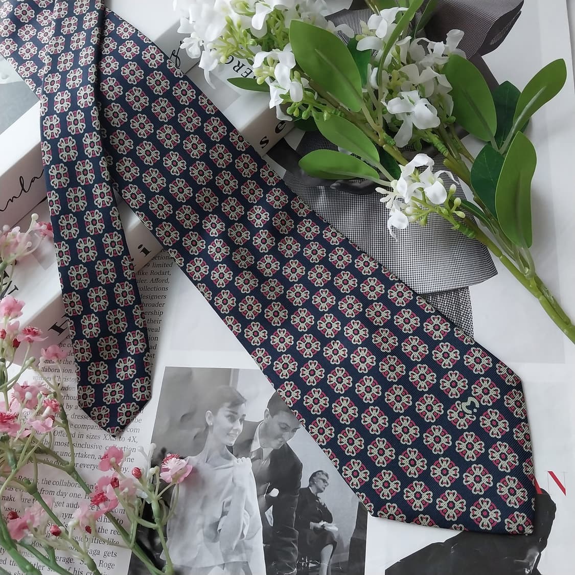 밀라숀 실크 네이비 플로럴 기하 넥타이 9.3cm A+등급 K1785
 상품이미지4