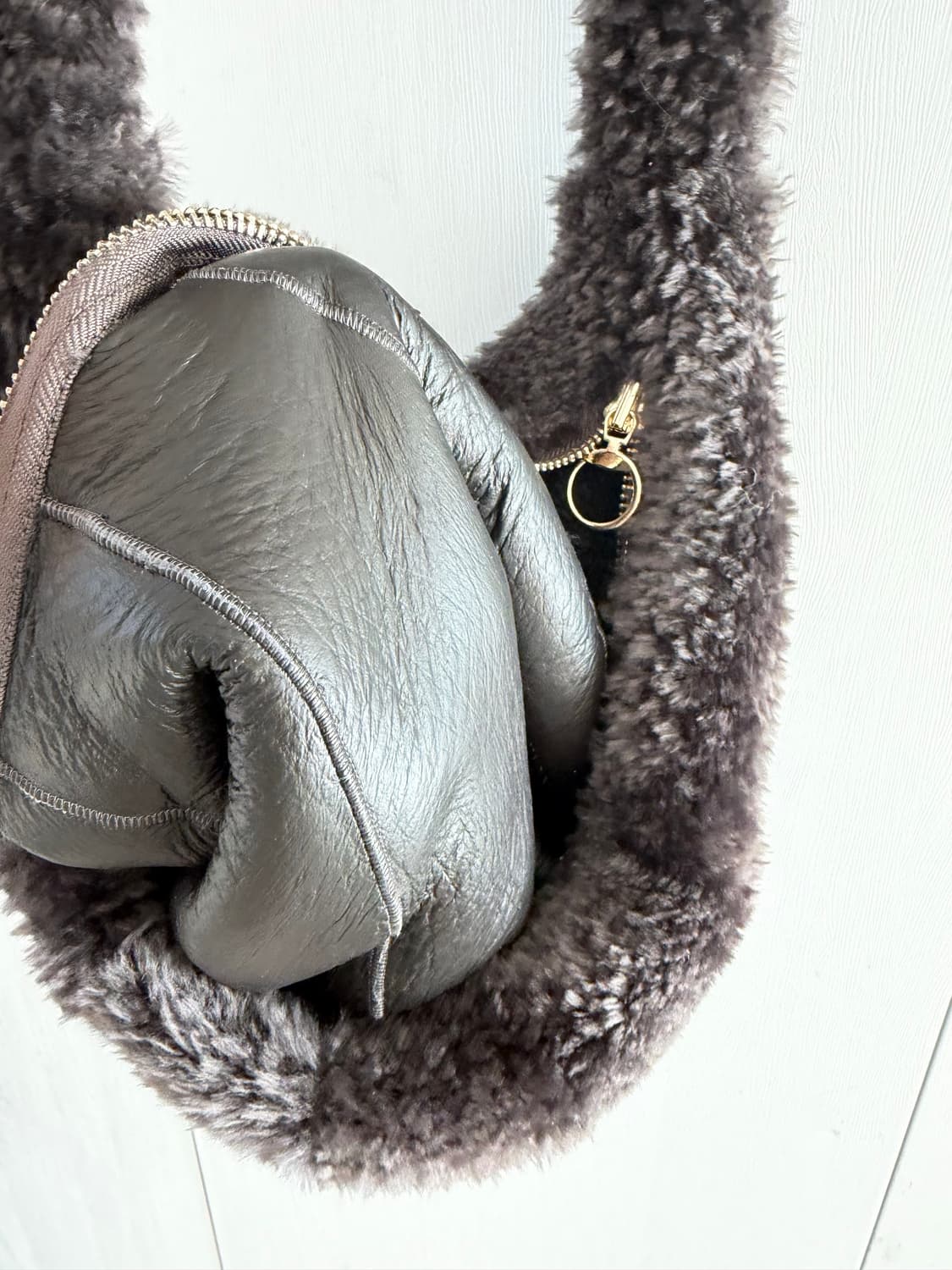 리얼 양퍼 레더 호보 크로스백 상품이미지4