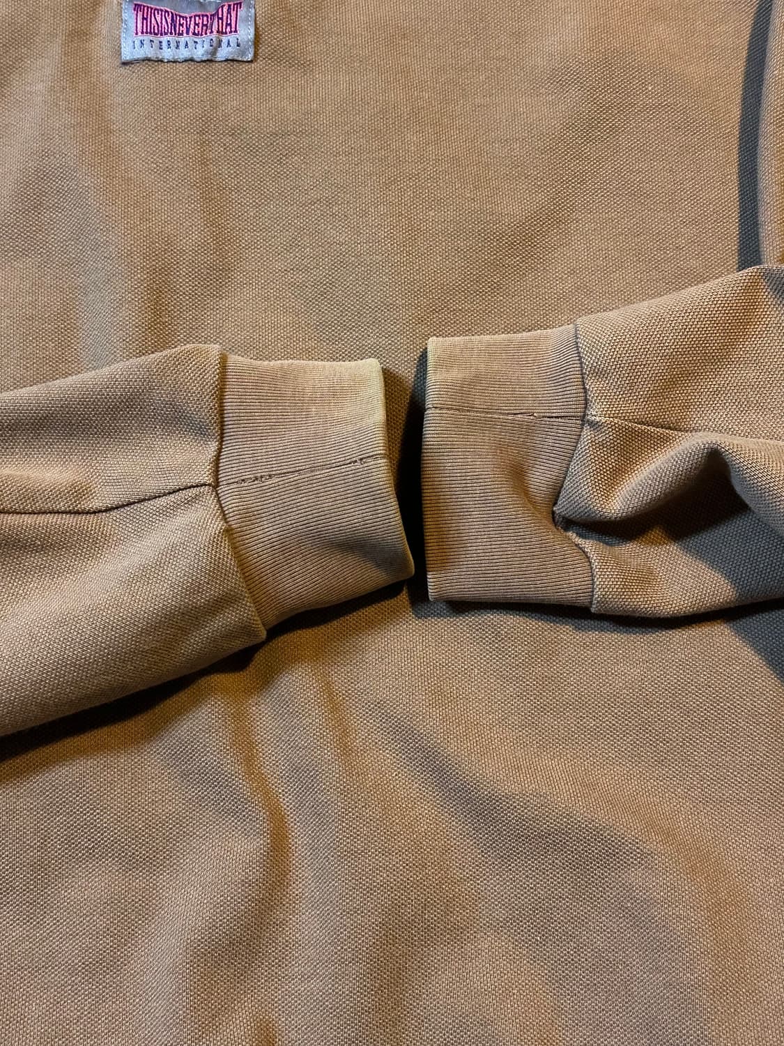 디스이즈네버댓 패치로고 카라 맨투맨 브라운 상품이미지4