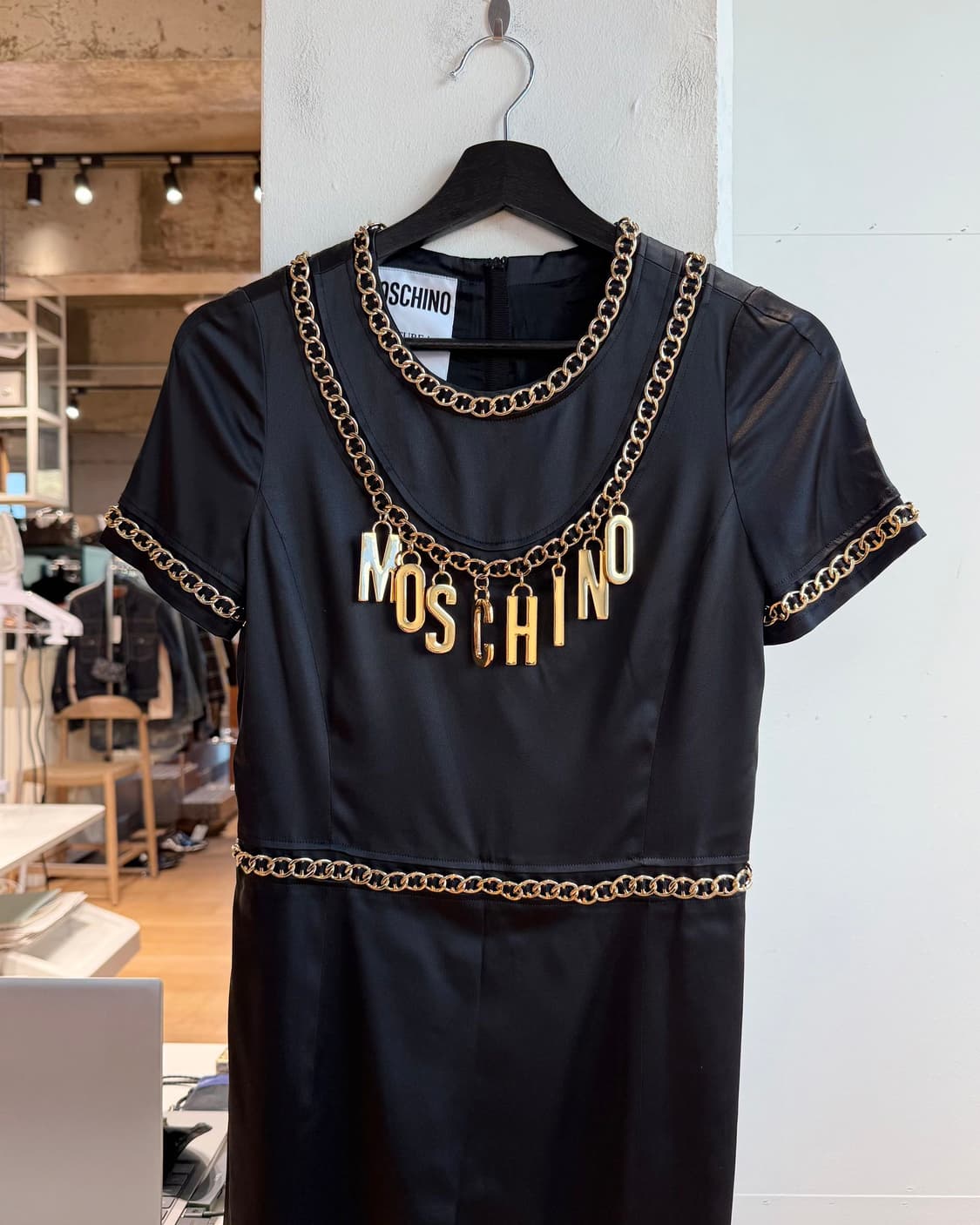 모스키노 블랙 레터링참 레이온 하프원피스  상품이미지3