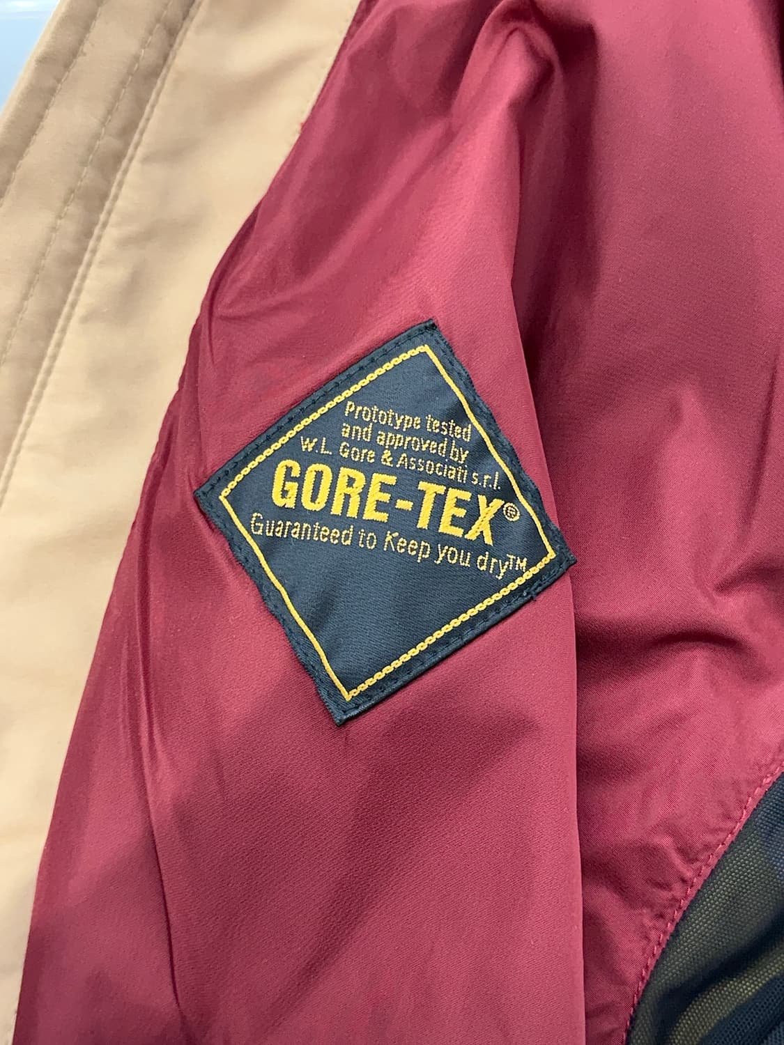 프라다 아카이브 라이트 브라운 고어텍스 투웨이 후디 자켓 상품이미지9