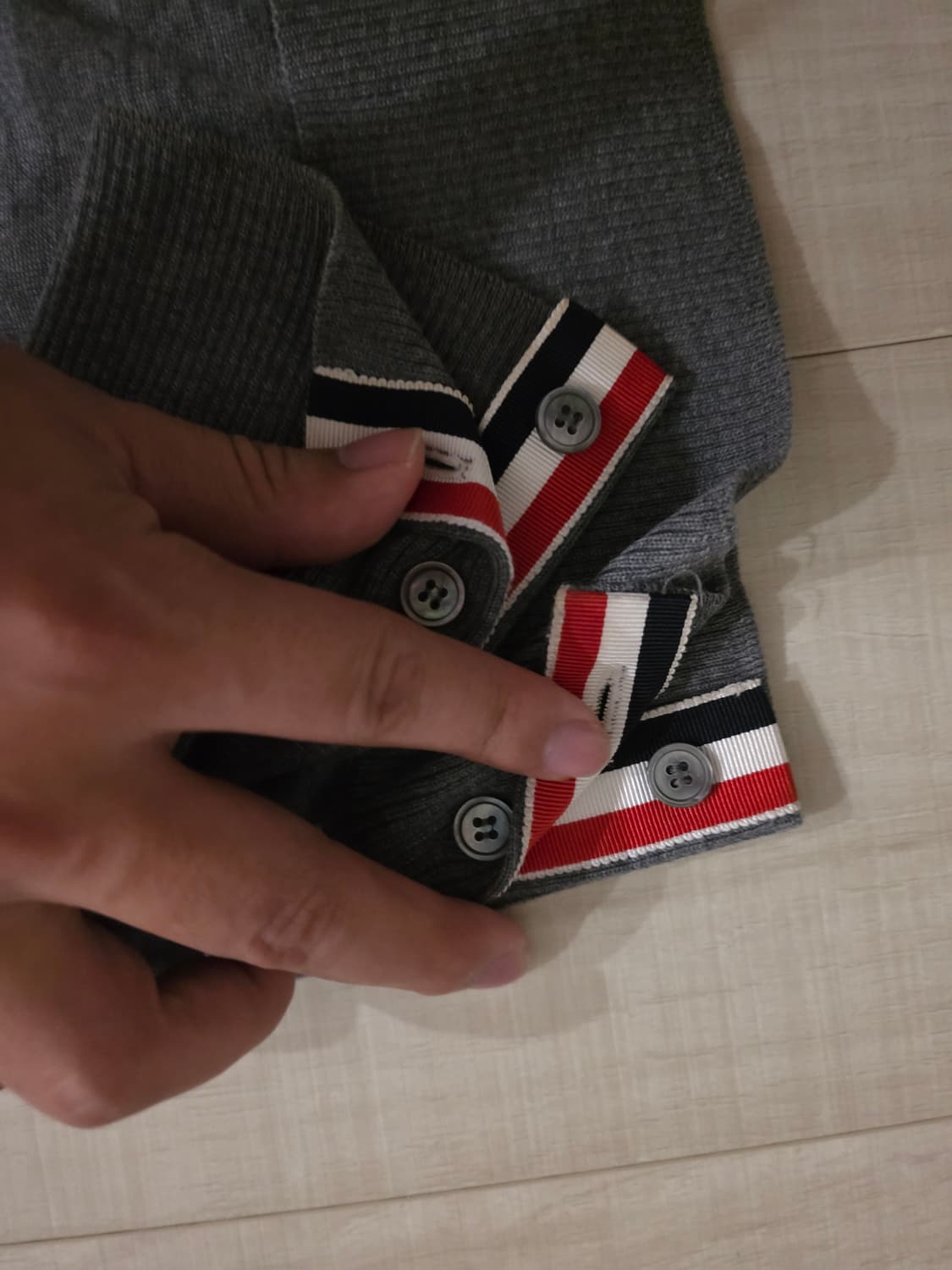 [4,무하자]톰브라운 메리노울 니트 그레이 상품이미지6