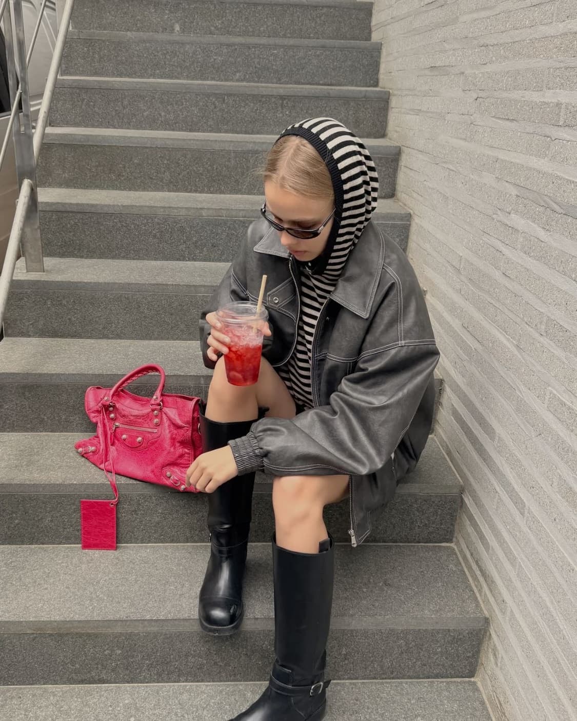 발렌시아가 클래식 모터백 레드 M 상품이미지8