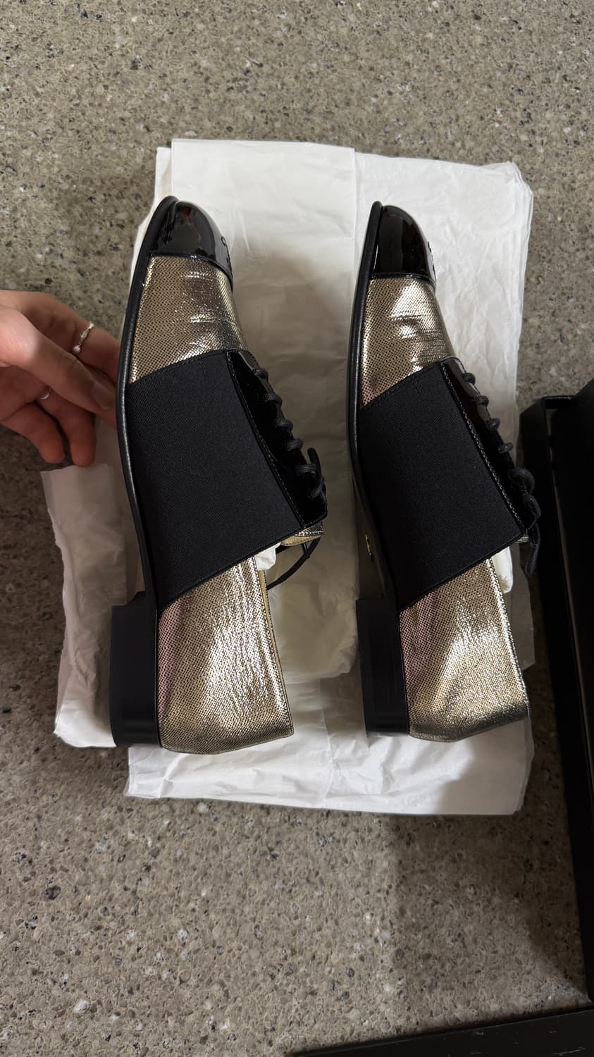 샤넬 CC 로퍼 (블랙/골드) 상품이미지4