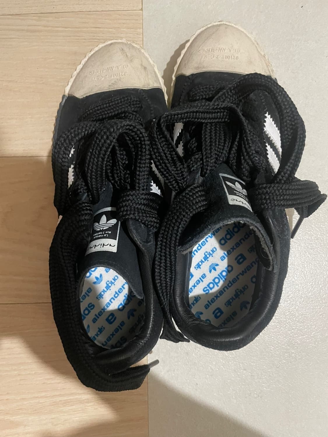 아디다스 알렉산더왕 스케이트 슈퍼 코어 블랙 상품이미지2