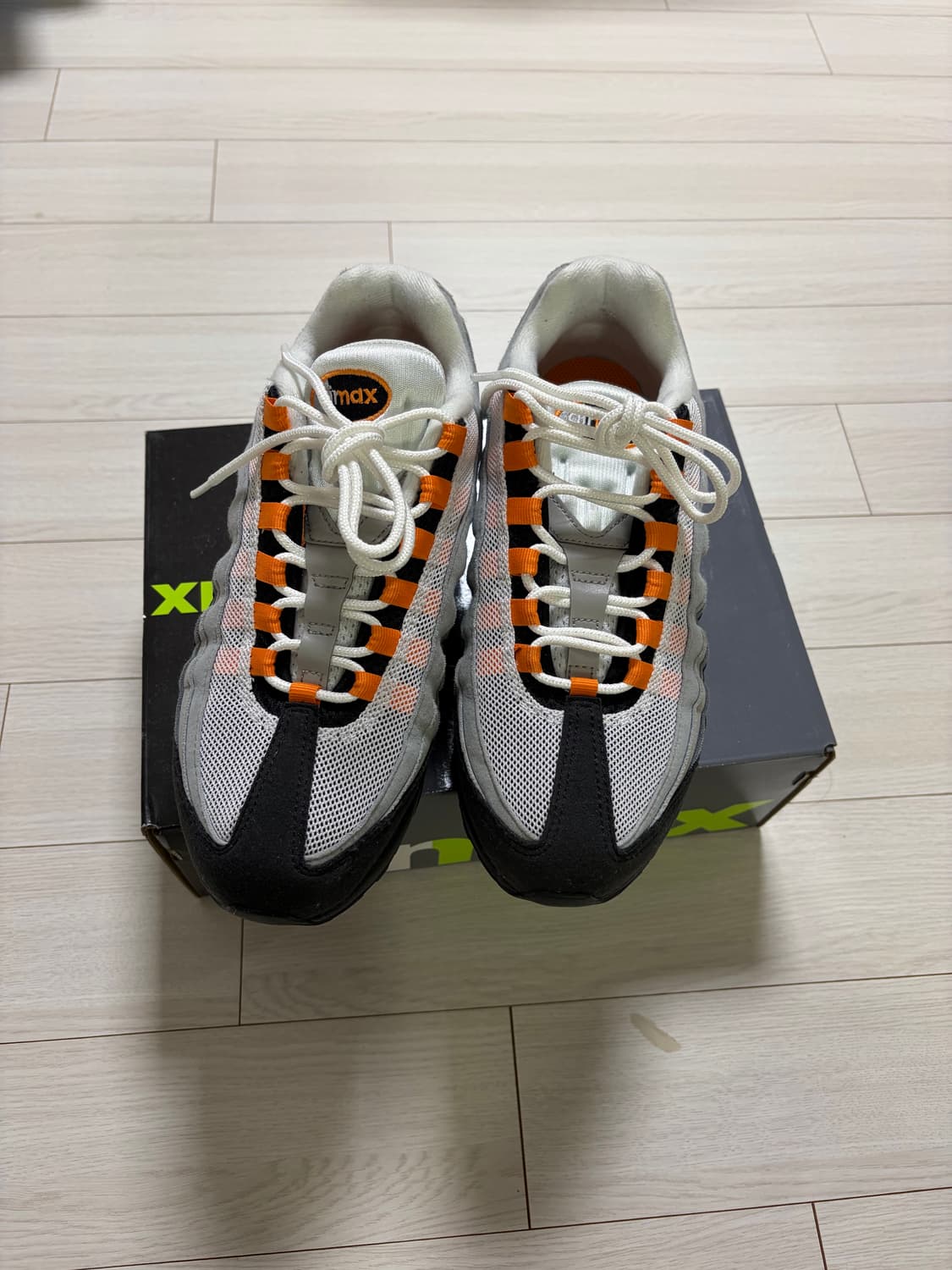 나이키 에어맥스95 big kids 브라이트 만다린 상품이미지2