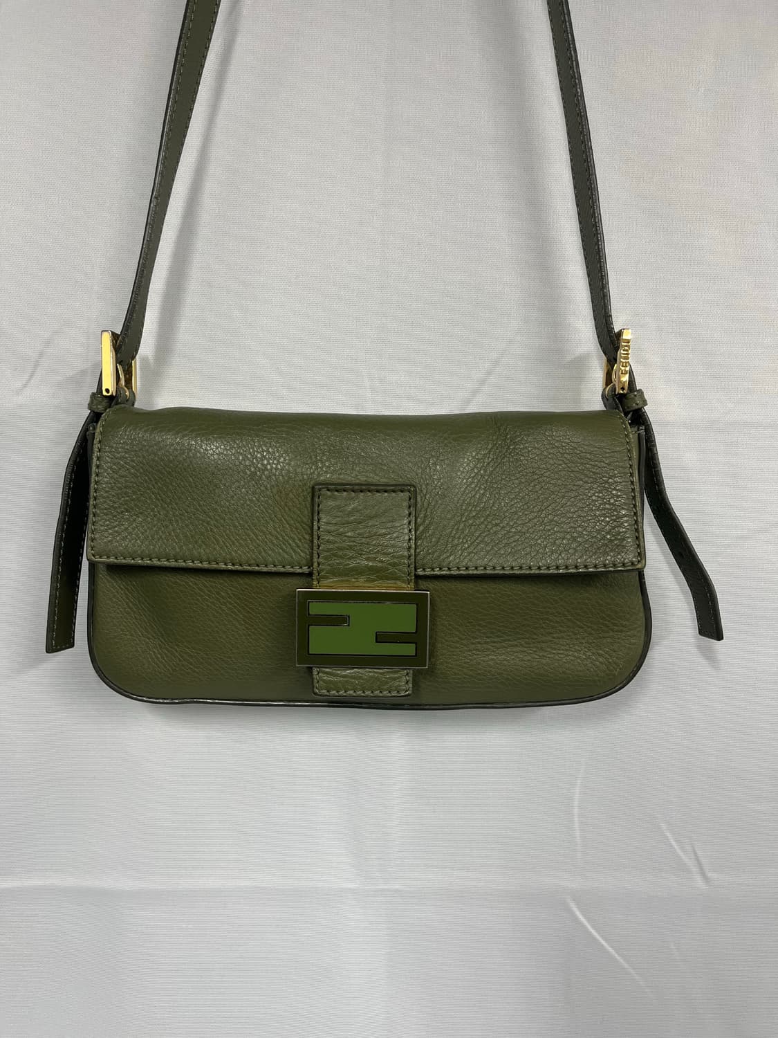 FENDI 펜디 바게트 레더 크로스백 카키 상품이미지2