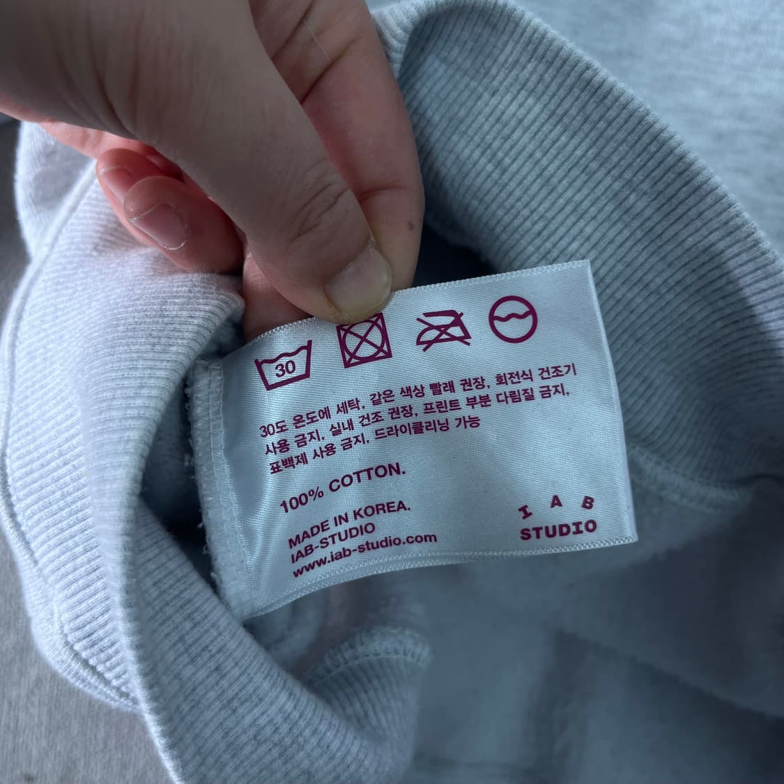 100 아이앱 스튜디오 라이트 그레이 후드티 상품이미지10