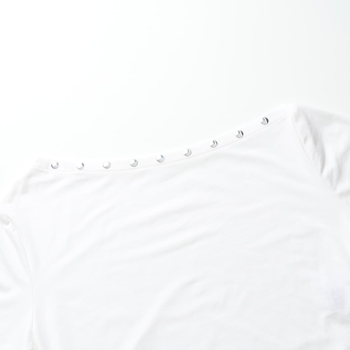 WHO'S WHO gallery One Off Shoulder Tee 상품이미지9