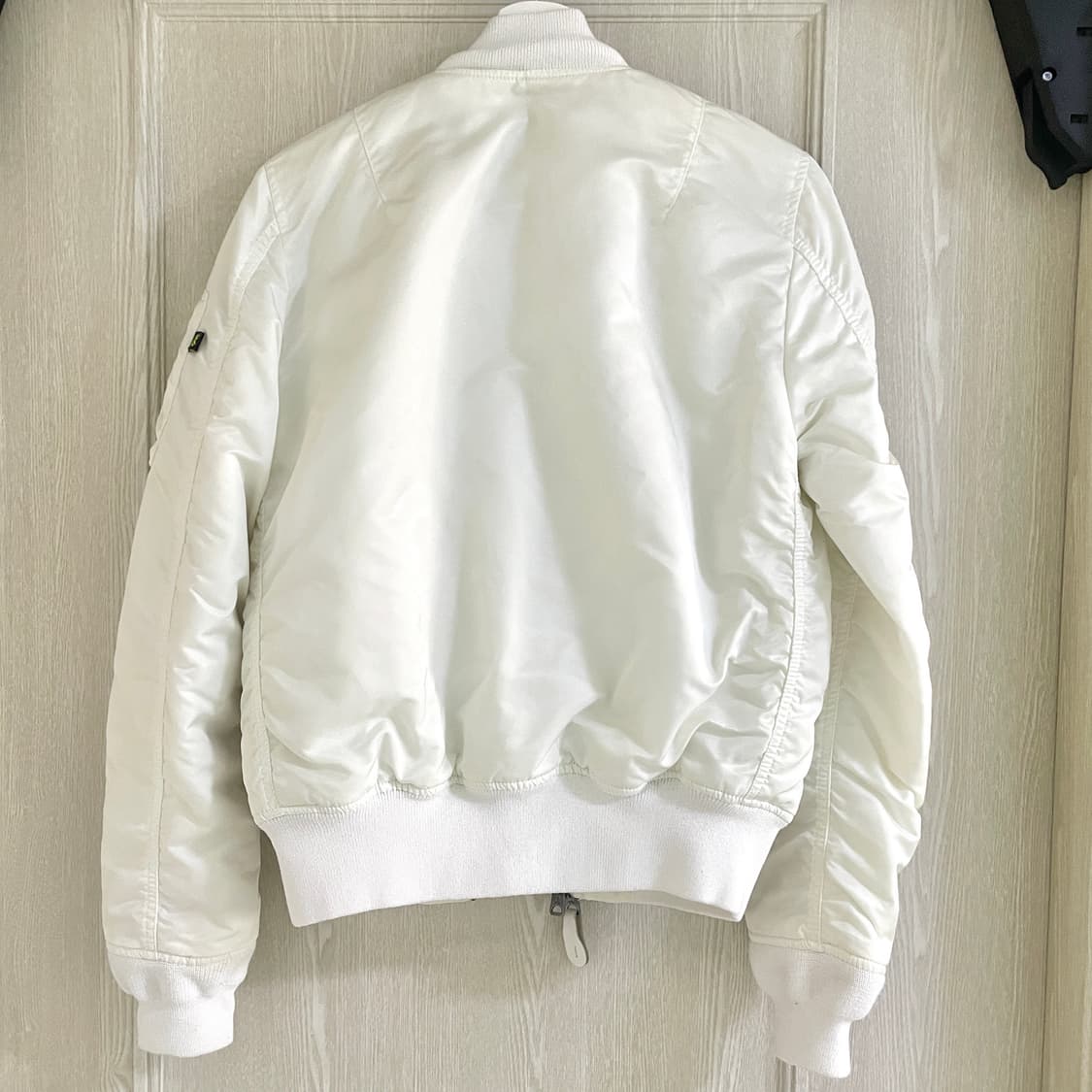 [xs] 알파인더스트리 ma-1 슬림핏 화이트 리버시블 숏항공점퍼 상품이미지2