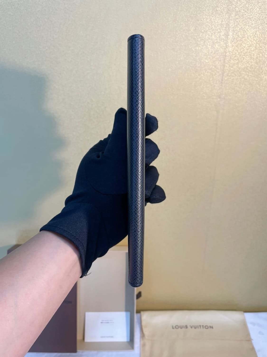 루이비통 타이가 여권장지갑 상품이미지4