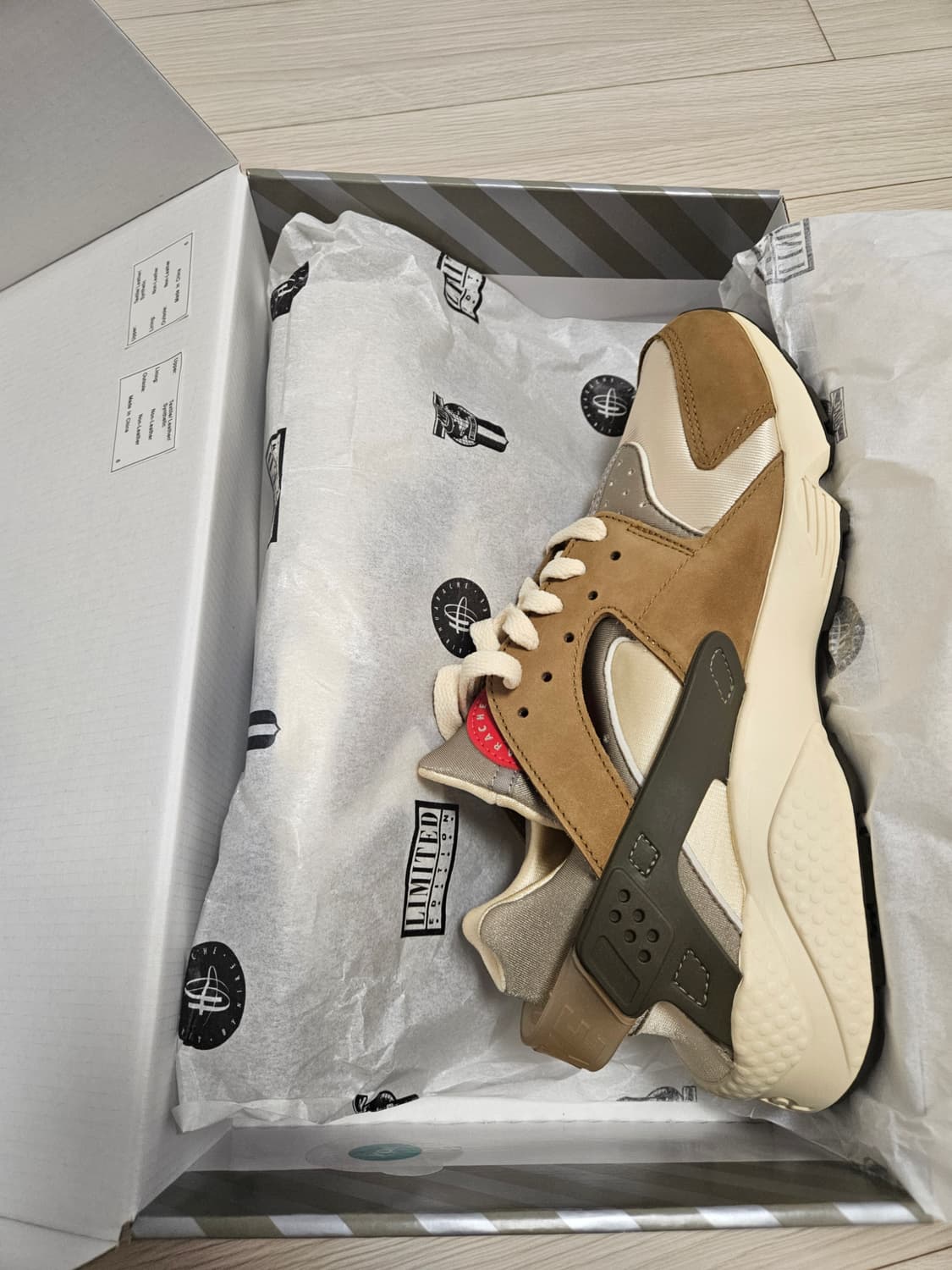 [270] 새 상품_나이키x스투시 에어 허라치 LE 데저트 오크 상품이미지2