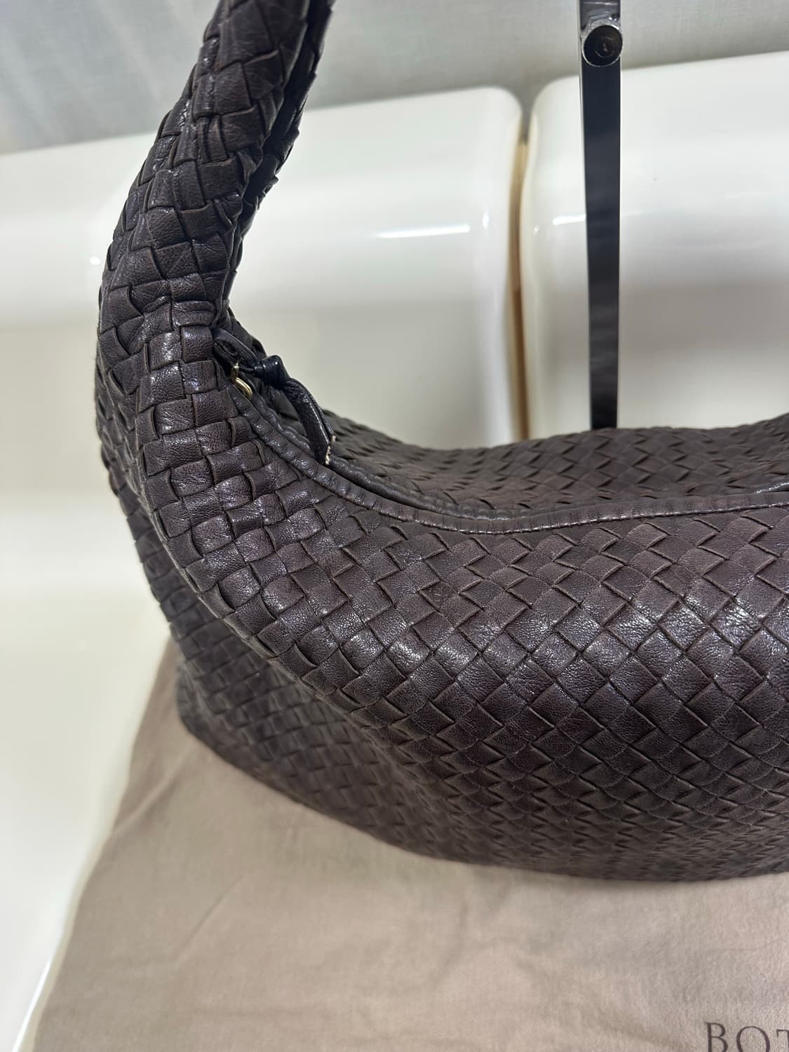 [A 정품] 보테가베네타 호보백 미디움 다크브라운 상품이미지3