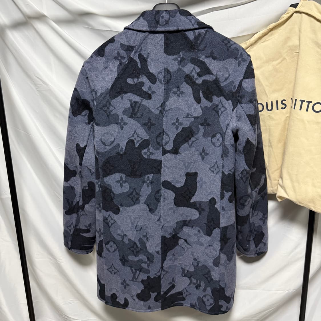 [S+급/50] 루이비통 모노그램 리버서블 카모 코트 상품이미지5