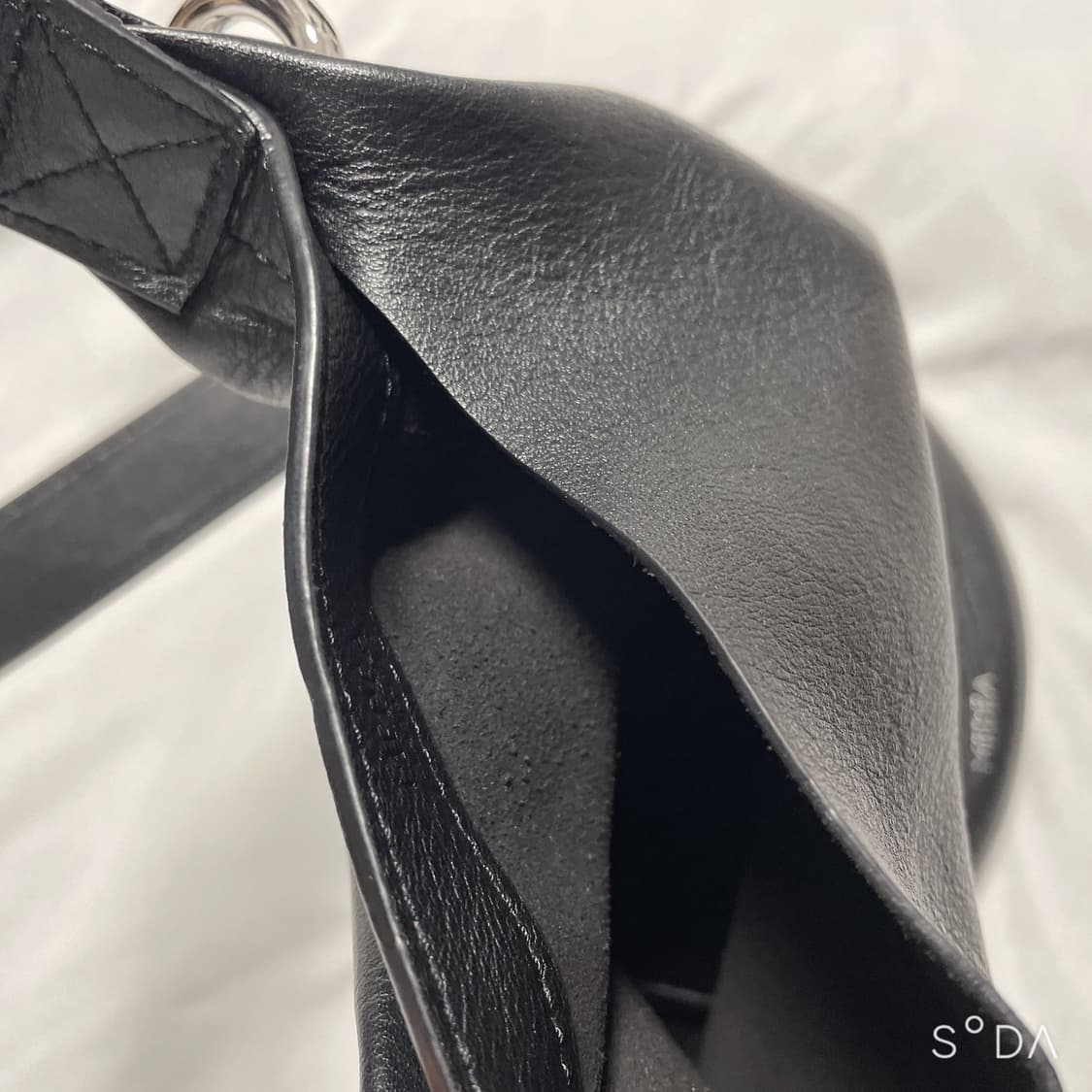 MEDEA 메대아 블랙 레더 토트겸 크로스백 상품이미지8